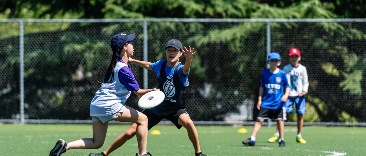 younger players playing ultimate